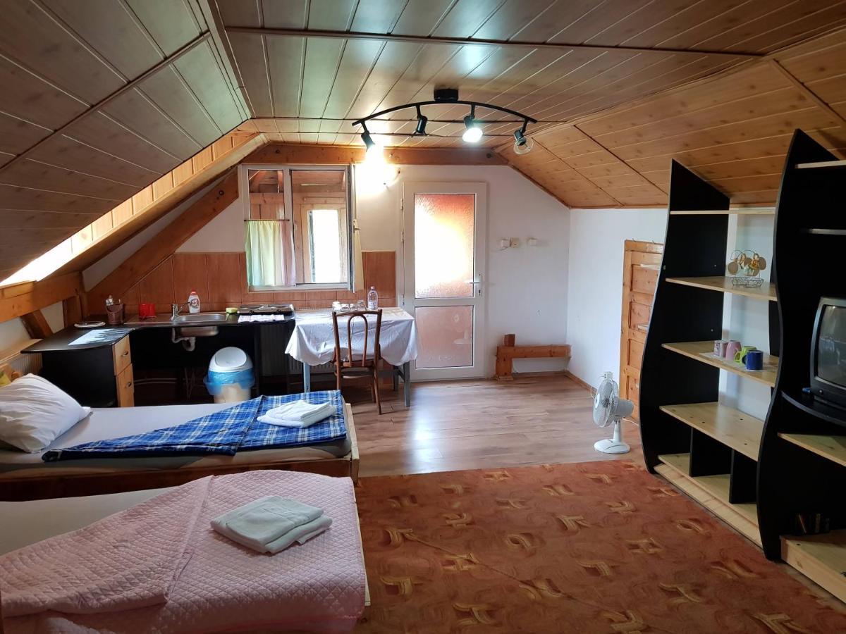 Hompot Accommodation Deva Exterior photo